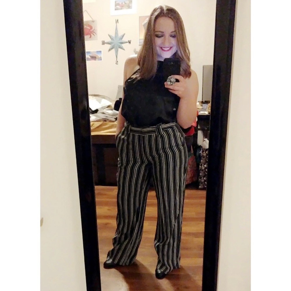 CLOSET SALE navy and white striped wide leg pants with pockets and matching belt
